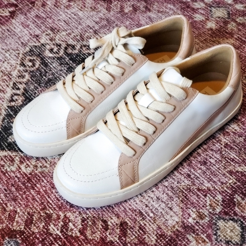 Angela Street Style Sneaker